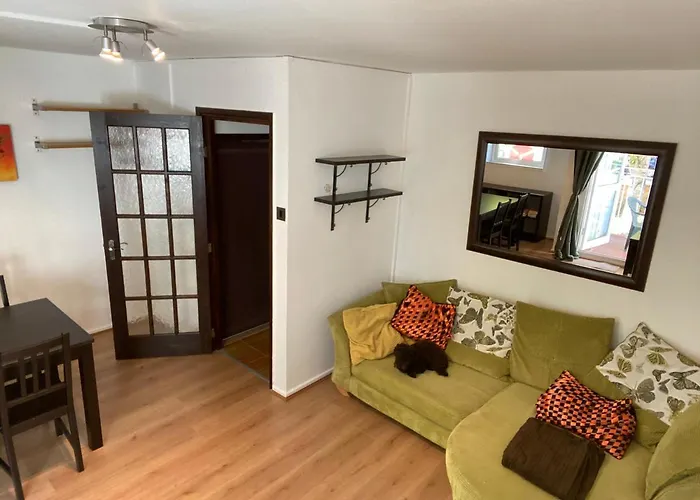 Beautiful 2 Bedroom & Balcony Flat In Central London