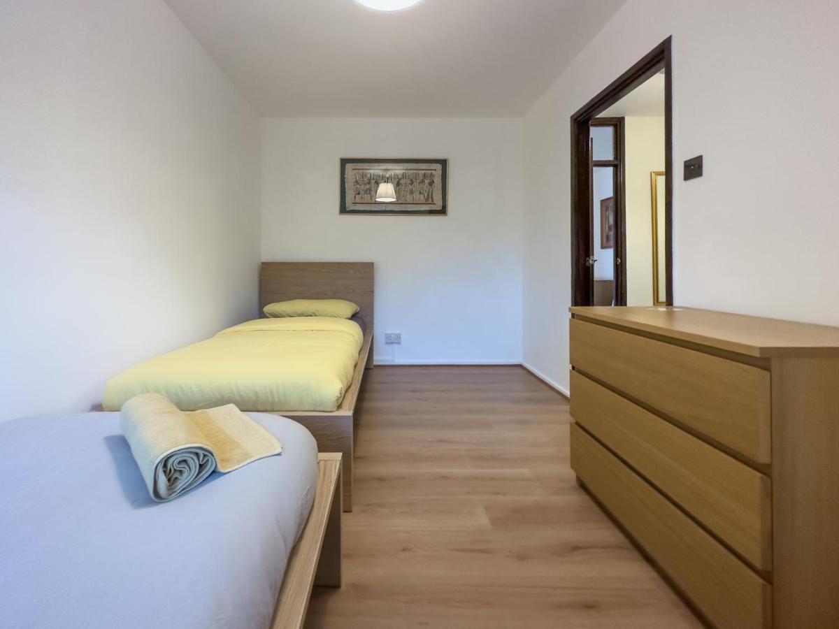 Apartment Beautiful 2 Bedroom & Balcony Flat In *