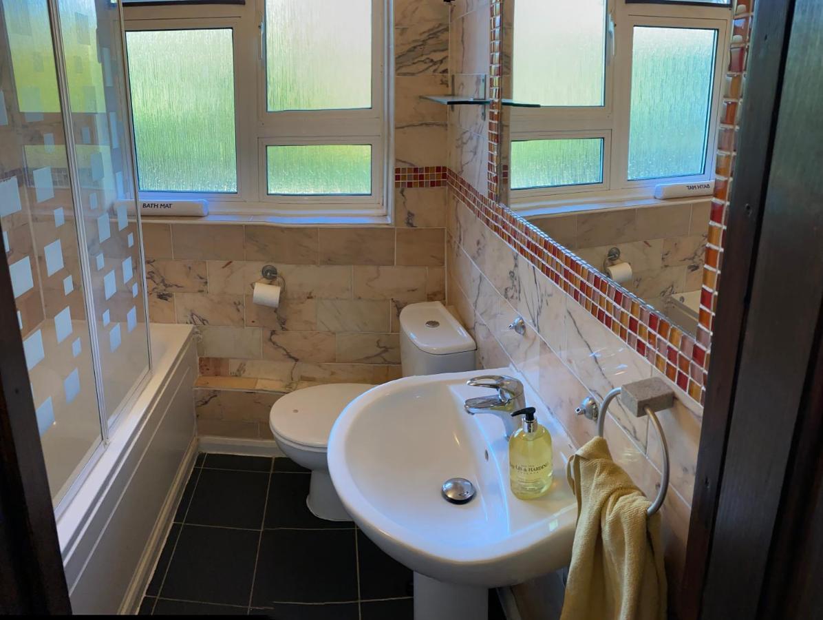 Beautiful 2 Bedroom & Balcony Flat In