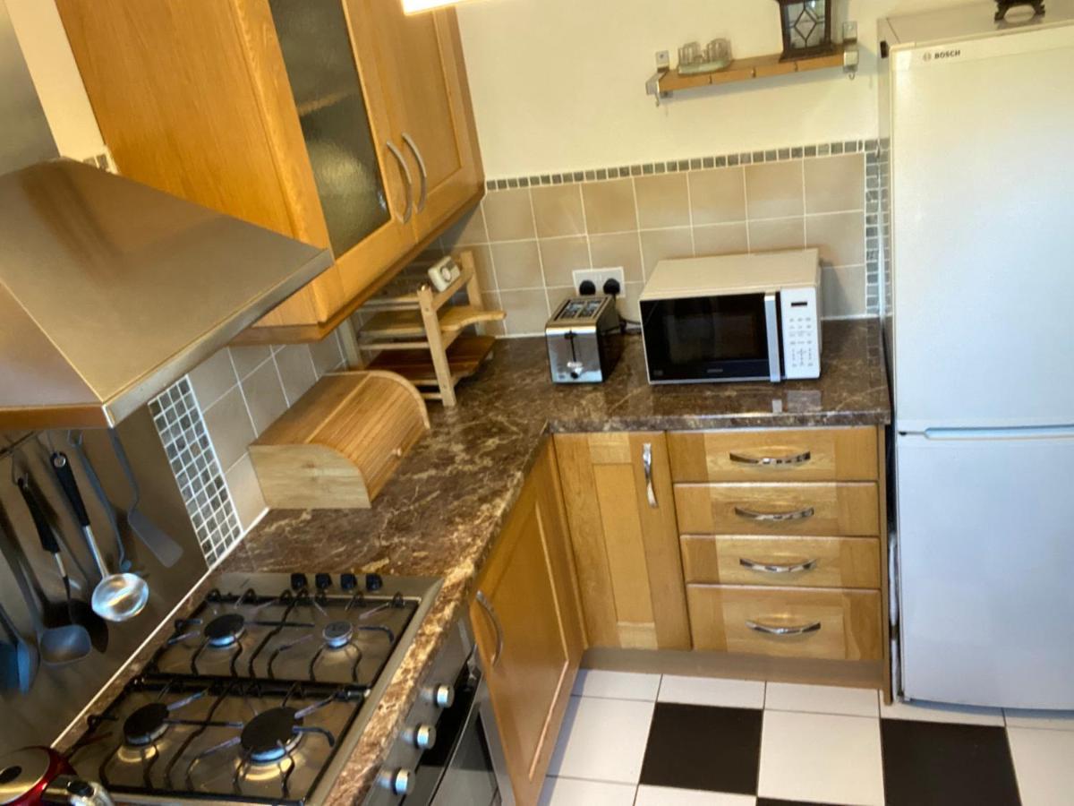 Beautiful 2 Bedroom & Balcony Flat In Apartment
