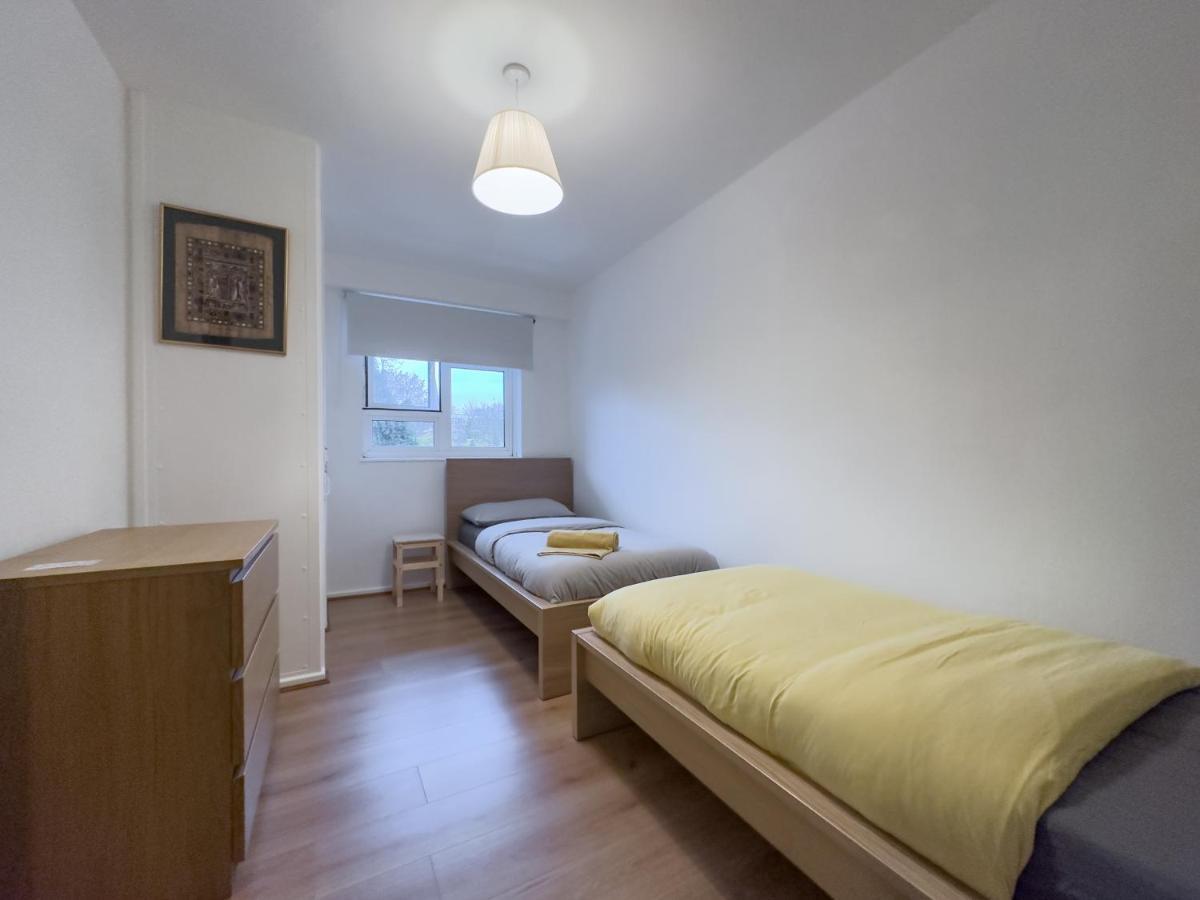 Beautiful 2 Bedroom & Balcony Flat In London