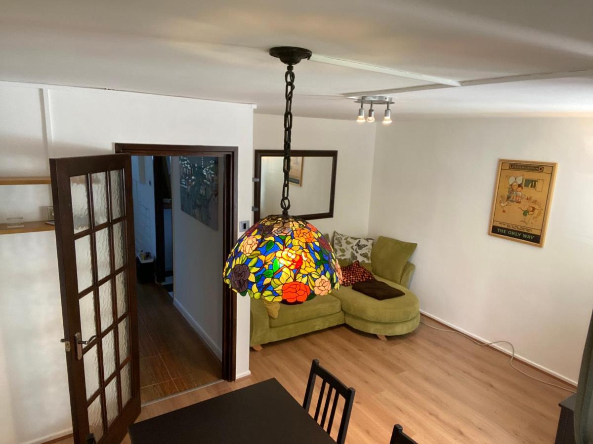 Beautiful 2 Bedroom & Balcony Flat In * London
